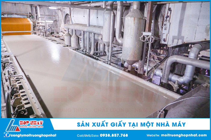 Sản xuất giấy tại một nhà máy
